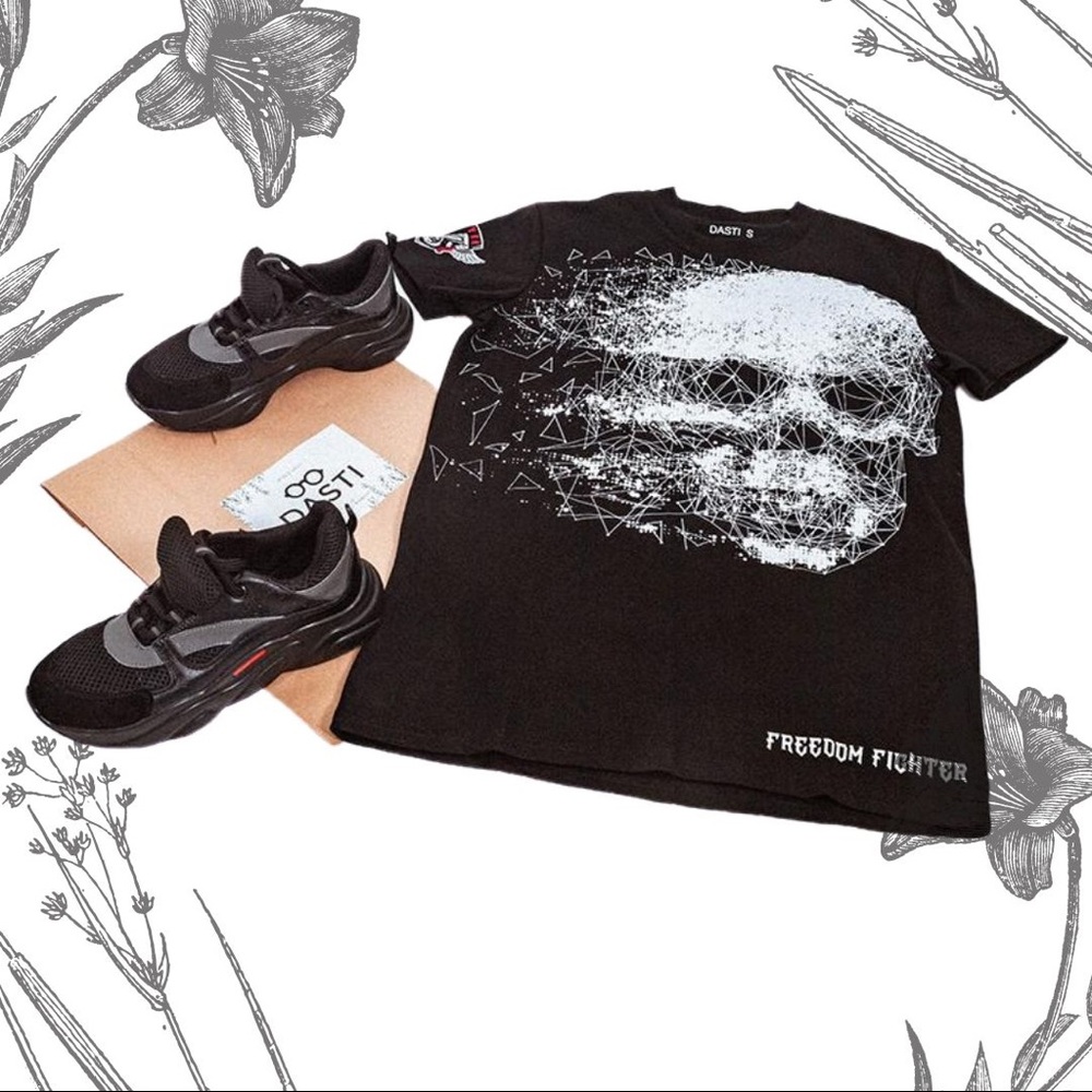 Cute Black pixel Skull T-Shirt for women lose fit - Picture 2 of 3